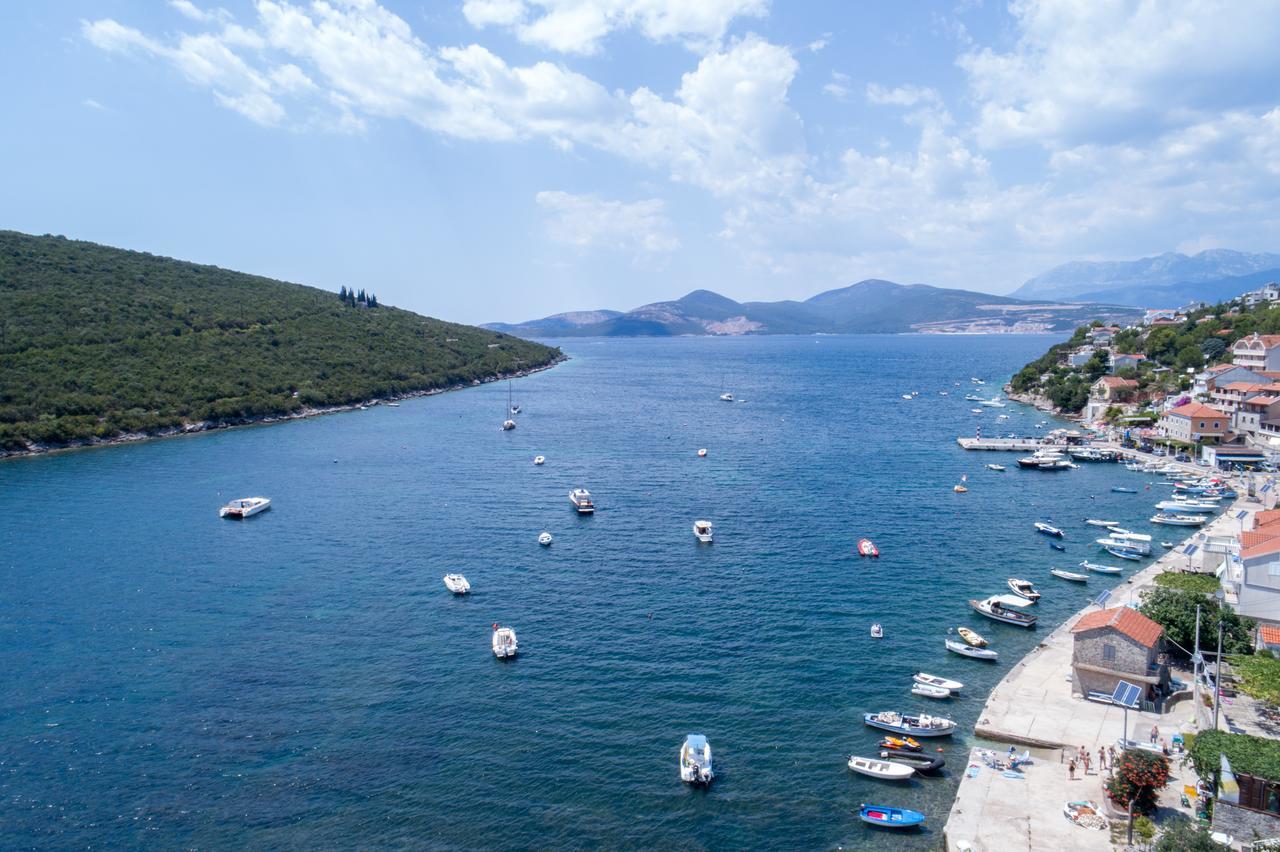 Villa San Apartments Tivat Eksteriør billede