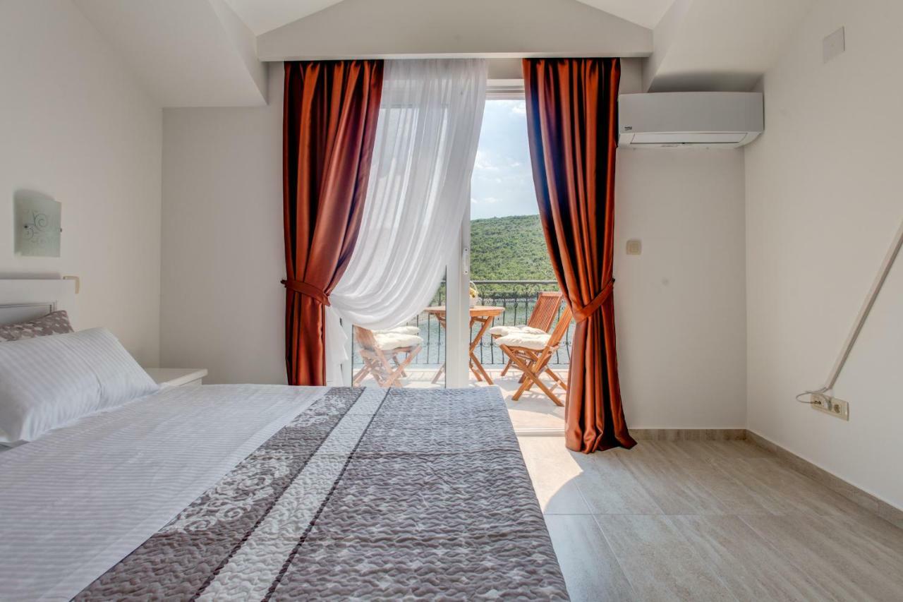 Villa San Apartments Tivat Eksteriør billede