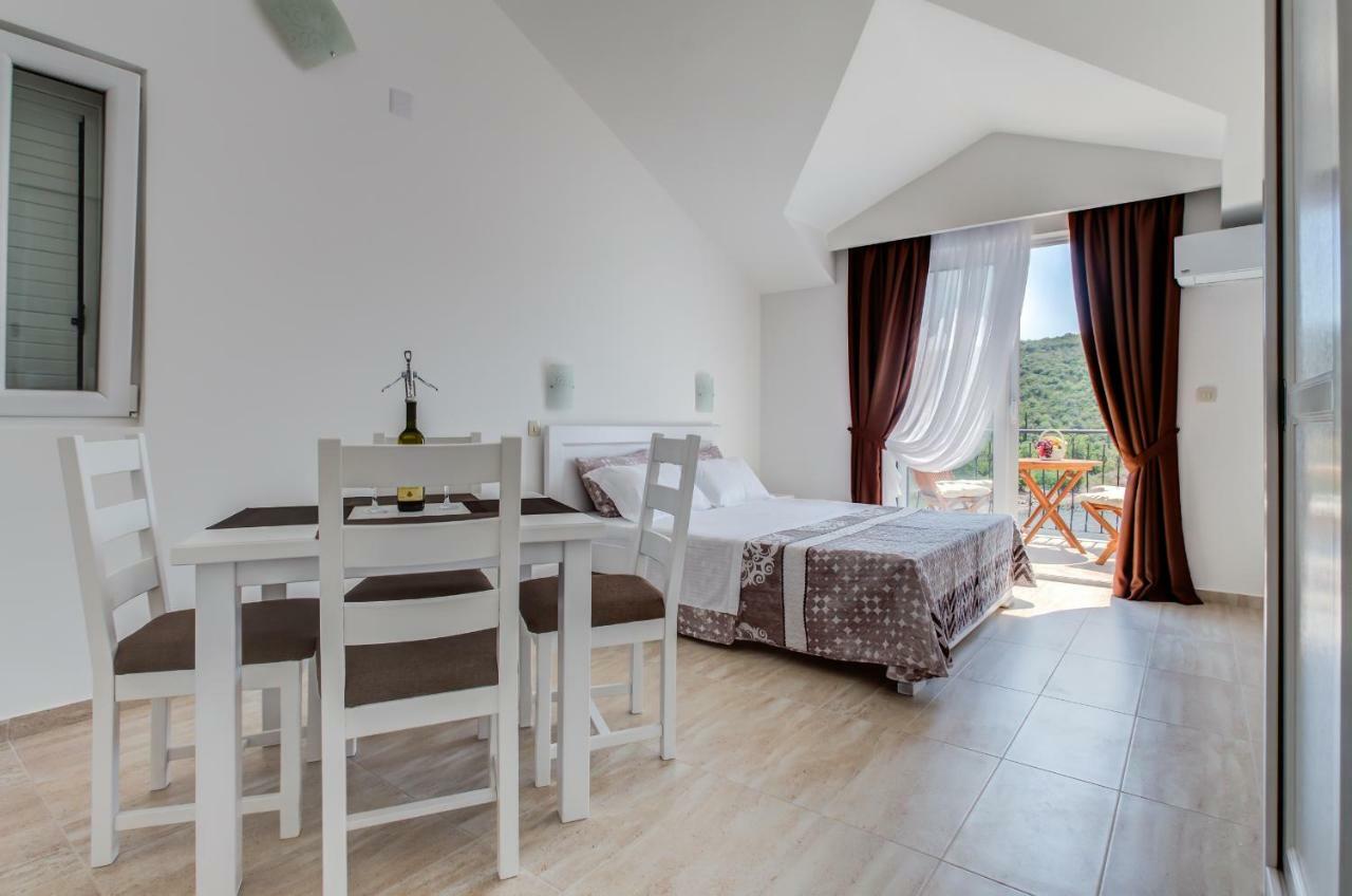 Villa San Apartments Tivat Eksteriør billede