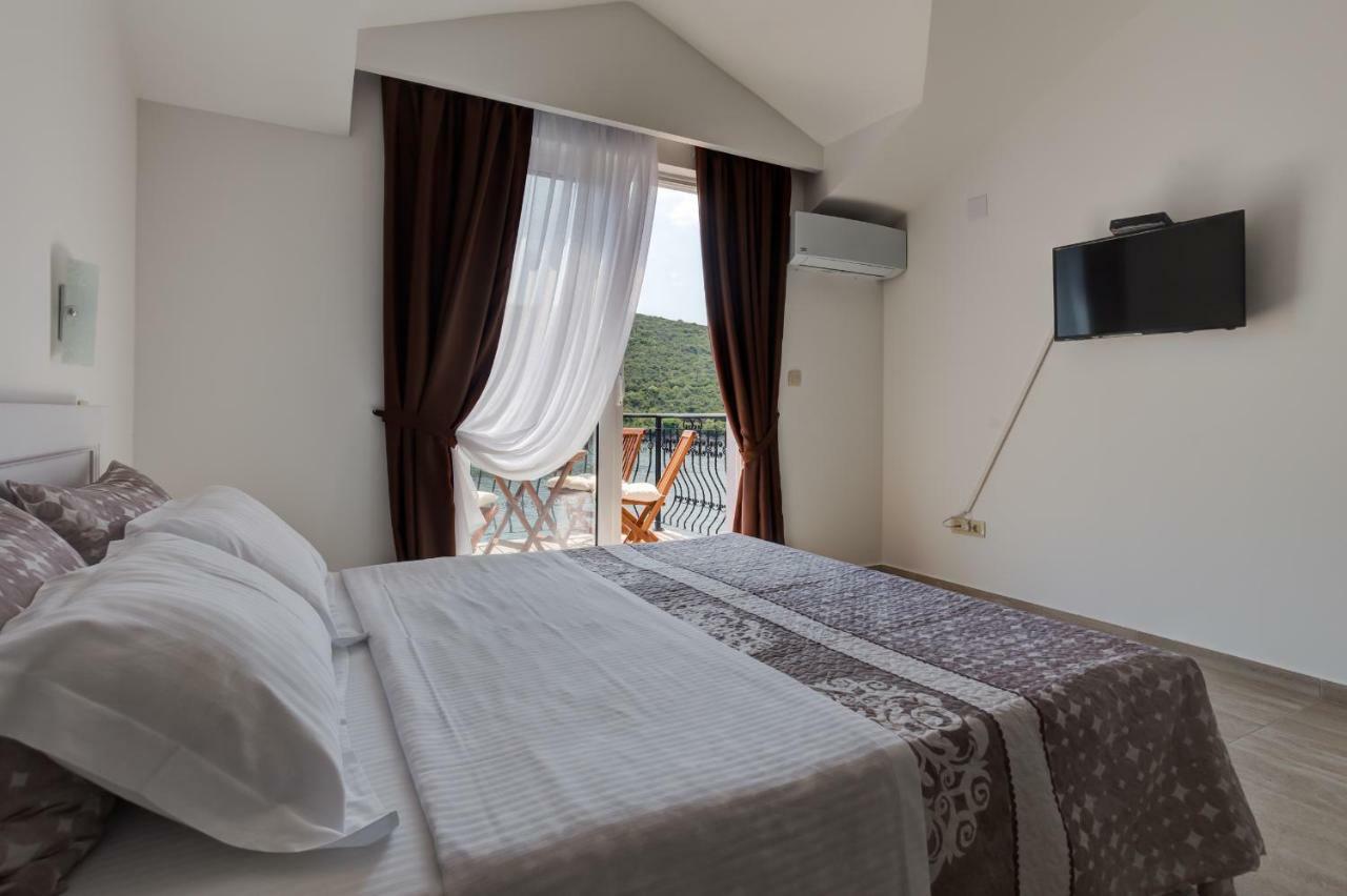Villa San Apartments Tivat Eksteriør billede