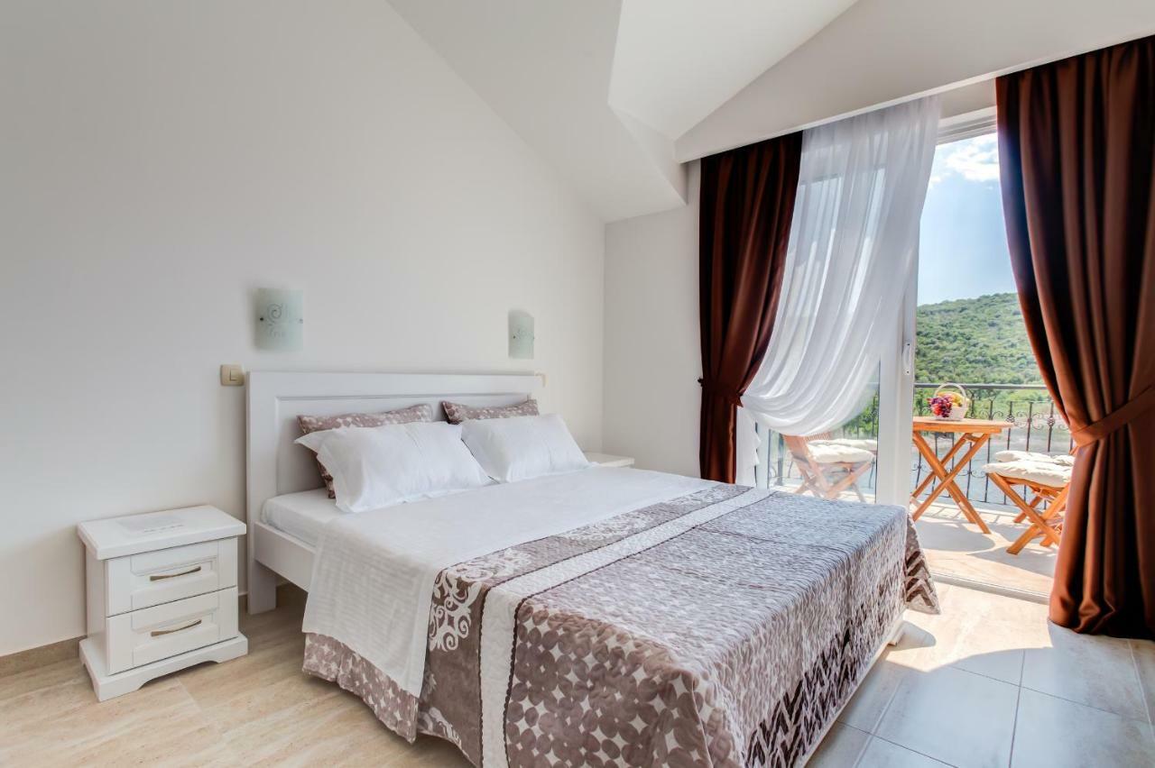 Villa San Apartments Tivat Eksteriør billede